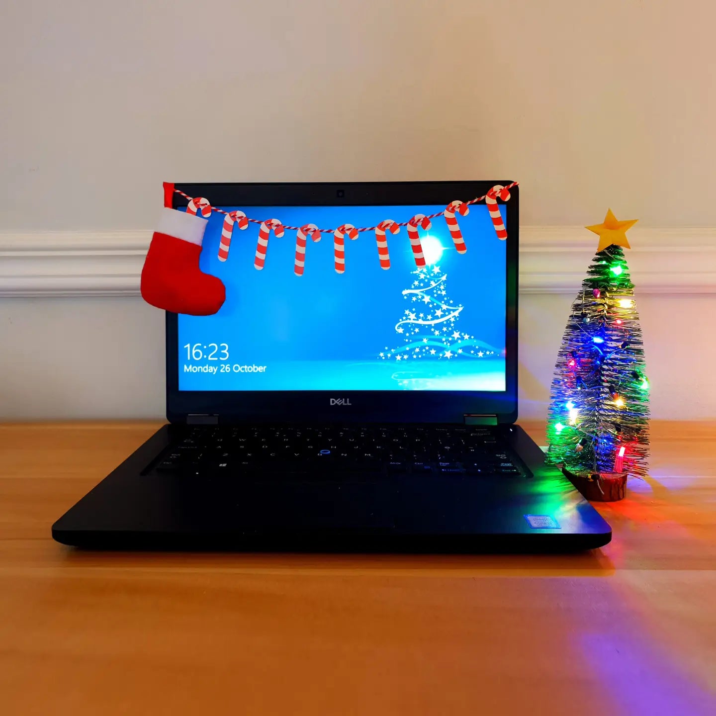 Decorate Your Christmas Desk