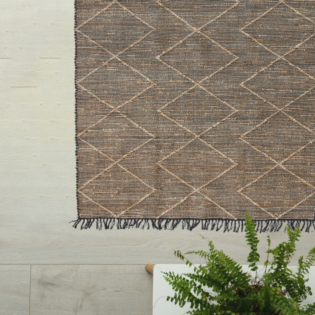 Rug with Diamond Pattern and Fringe
