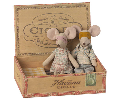Mum &amp; Dad Mice in a Cigar Box