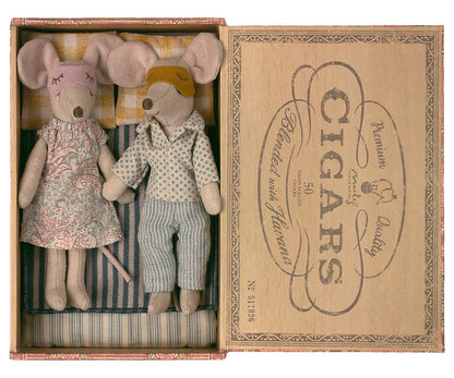 Mum &amp; Dad Mice in a Cigar Box